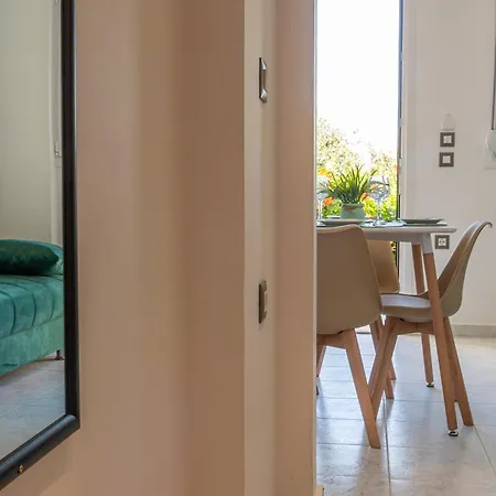 Nikargy Avra Коскину